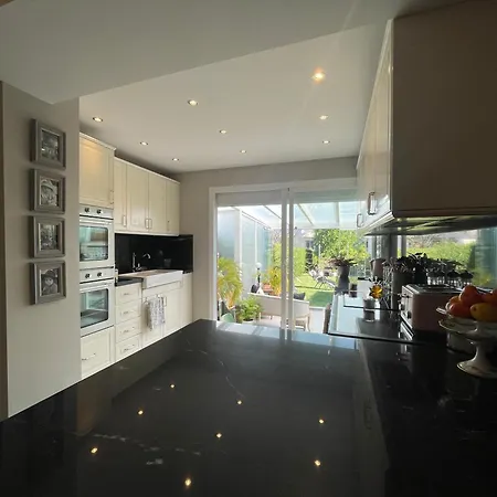 Benavista Stunning Garden Aprtment * Estepona