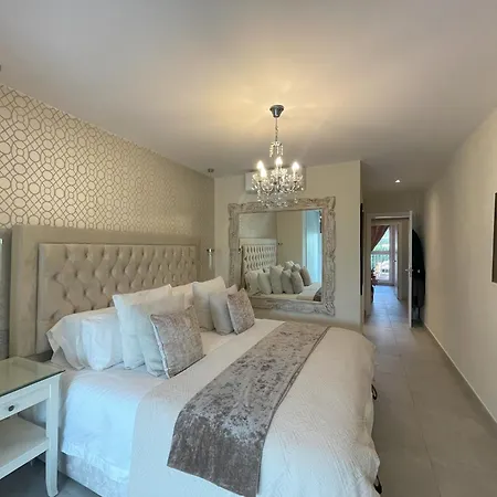 Benavista Stunning Garden Aprtment * Estepona