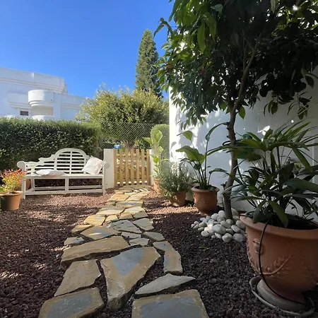 Benavista Stunning Garden Aprtment Apartamento